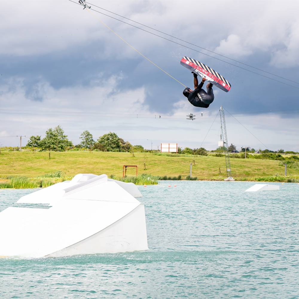 Hyperlite Bloodline wakeboard 147 cm con attacchi Zero2 16