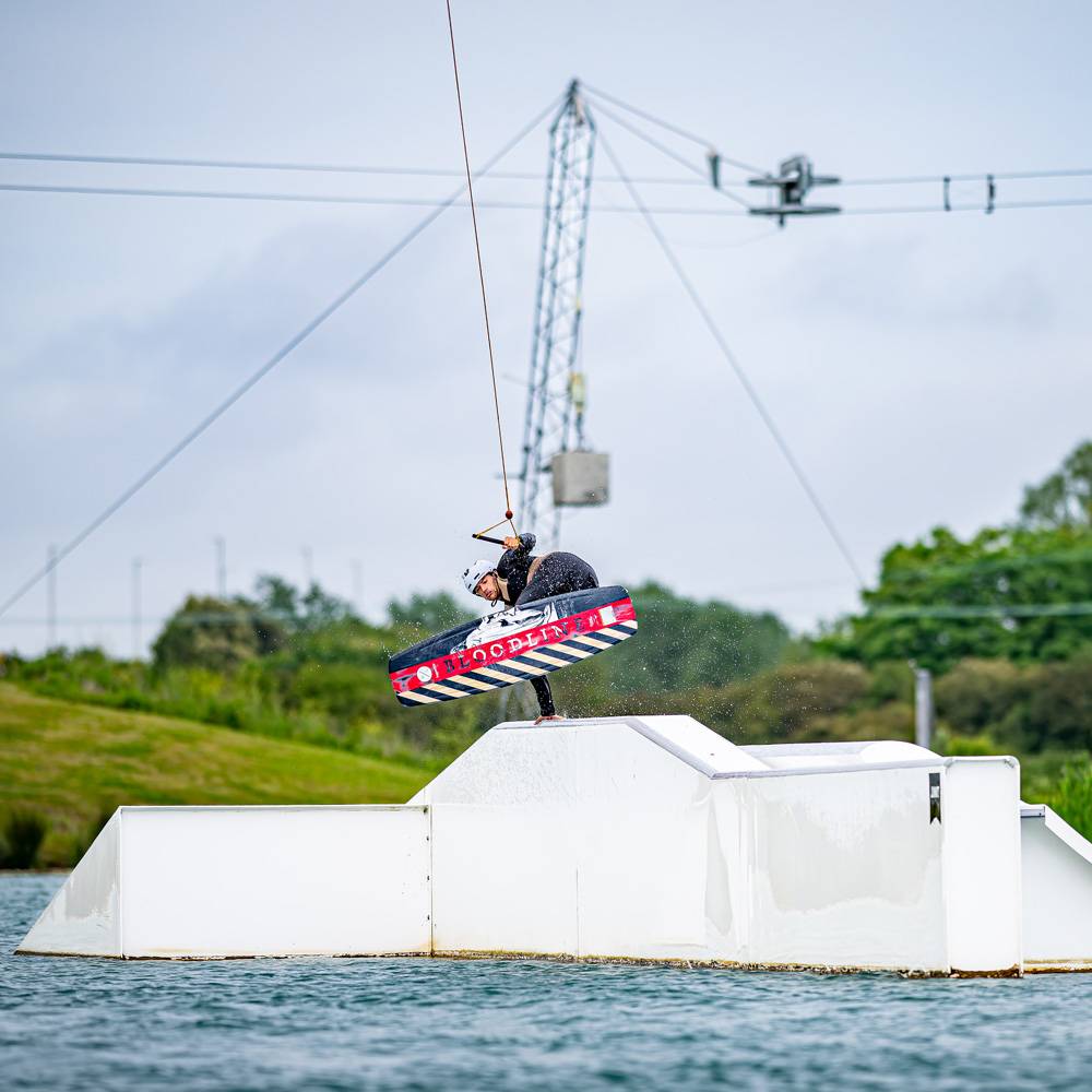 Hyperlite Bloodline wakeboard 155 cm con attacchi Zero2 15