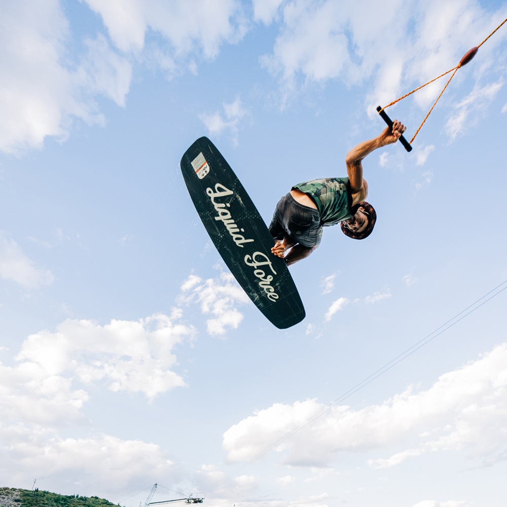 Liquid Force Set wakeboard Tao 145 cm con legature Tao 6x 13