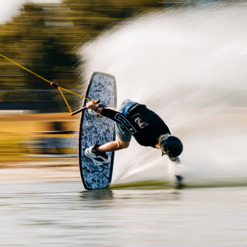 Liquid Force Set wakeboard Apex 134 cm con Classic 6x bindings 11